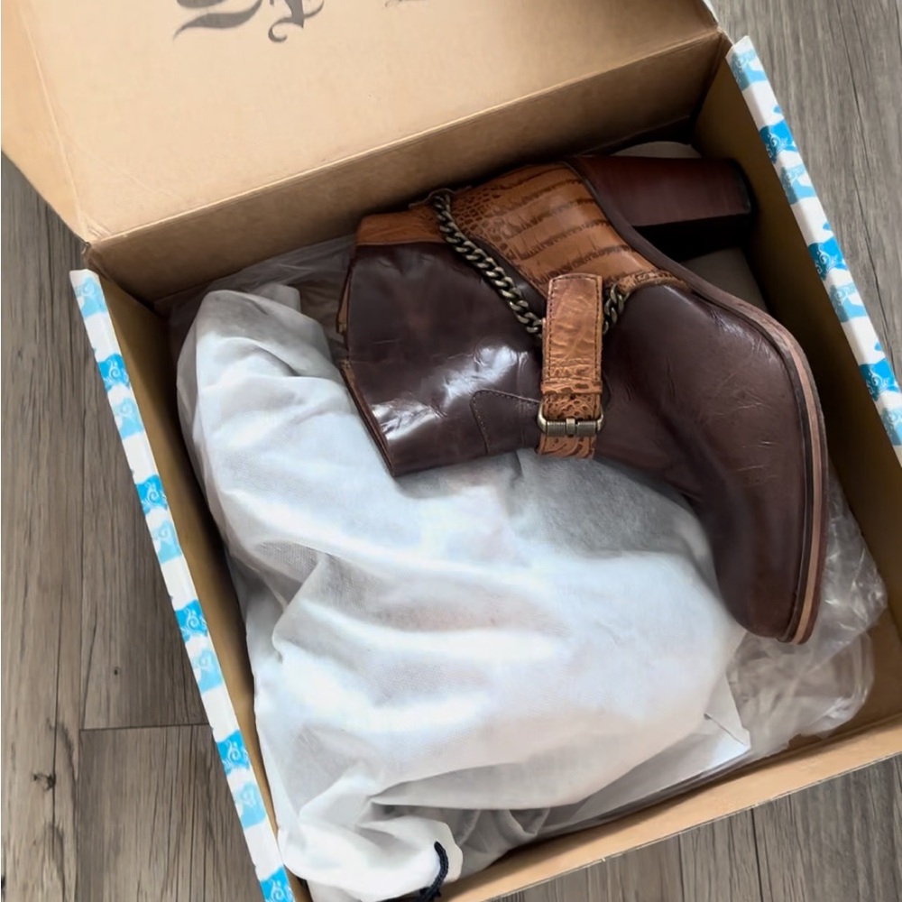 Lucchese Women’s Spirit Rachel Handcrafted Ankle Bootie - Picture 4 of 5